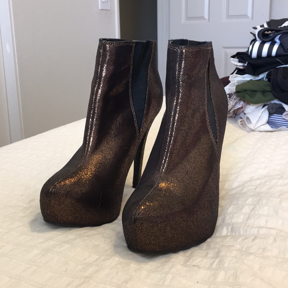 R&R Gold Booties